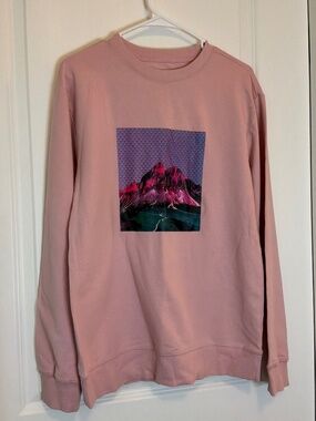 Originally US Men’s Pink Mountain Graphic Crewneck Sweatshirt NWT